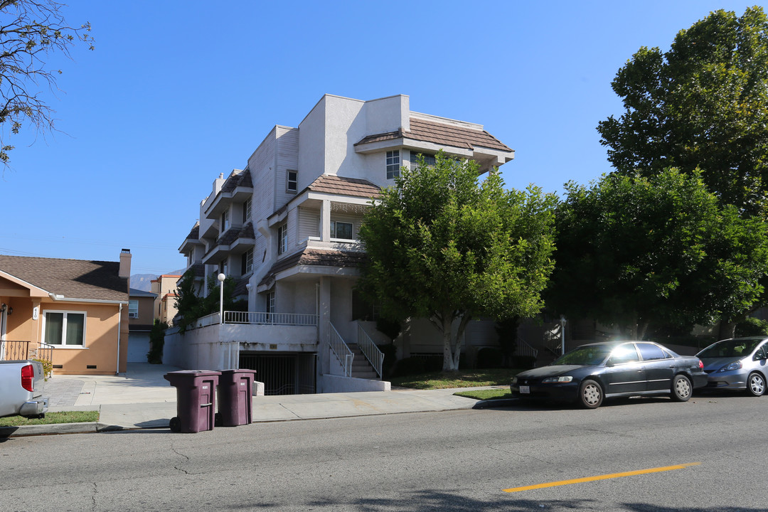 415 W Lexington Dr in Glendale, CA - Building Photo