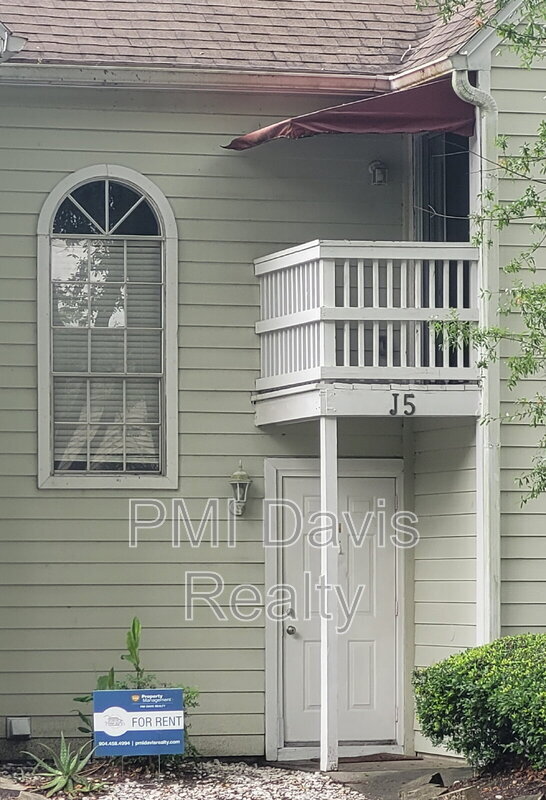 property at 2300 Twelve Oaks Dr