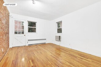 53 W 76th St in New York, NY - Building Photo - Building Photo