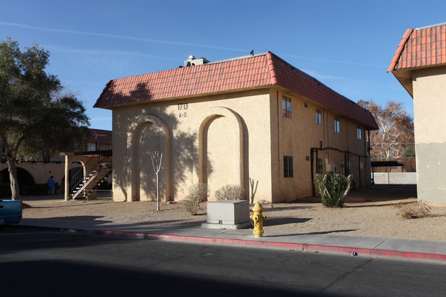 1713 Cordoba Ln in Las Vegas, NV - Foto de edificio - Building Photo