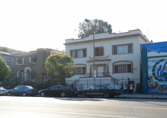 528 S Rampart Blvd in Los Angeles, CA - Building Photo - Building Photo