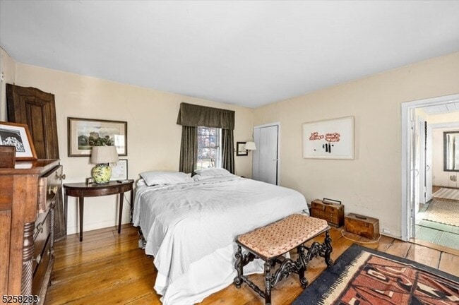 64 Center St in Clinton, NJ - Building Photo - Building Photo