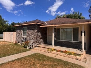 923 E Saginaw Way in Fresno, CA - Building Photo - Building Photo