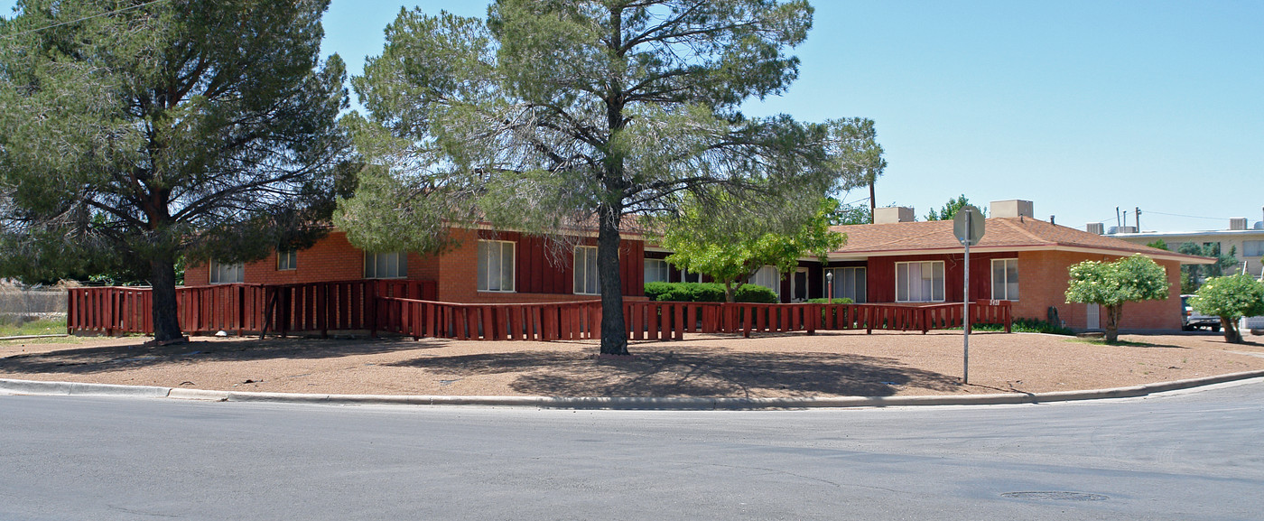 9420-9425 Montrose Ct in El Paso, TX - Building Photo