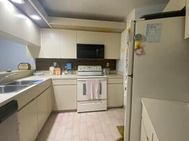 3652 Victoria Dr in West Palm Beach, FL - Building Photo