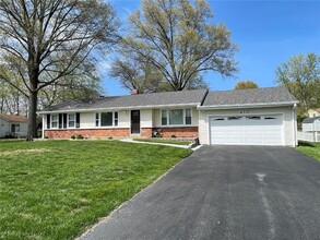 433 Essen Ln in Ballwin, MO - Building Photo - Building Photo