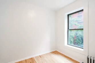117 Perry St, Unit 26 in New York, NY - Building Photo - Building Photo