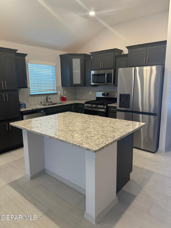13961 Summer Vly Ave in Horizon City, TX - Building Photo - Building Photo