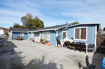 2148 Ralmar Ave in East Palo Alto, CA - Building Photo - Building Photo