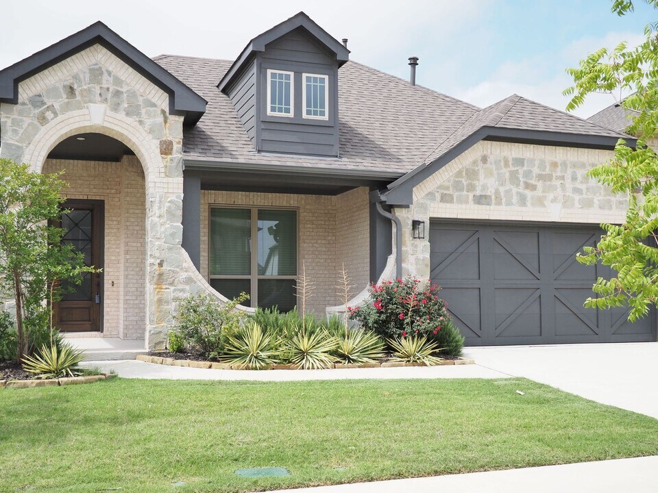 845 Daisy Cor Dr in Aubrey, TX - Building Photo