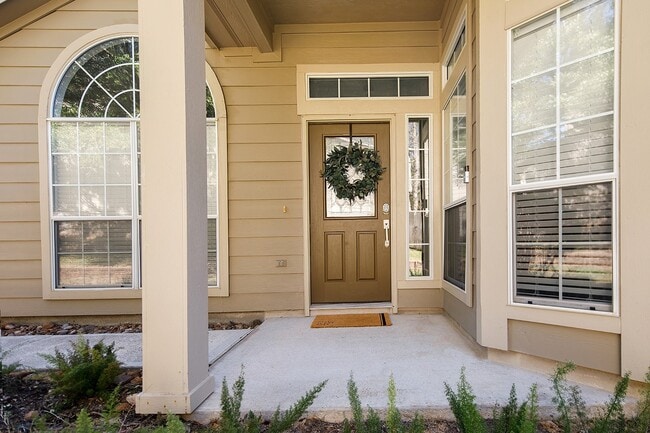 property at 182 N Valley Oaks Cir