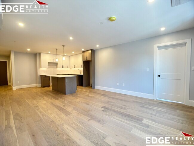 354 Market St, Unit 19 in Boston, MA - Building Photo - Building Photo