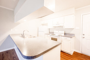 Delwood Apartments