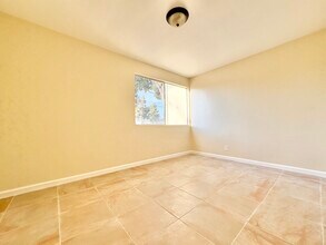 135 N Hillcrest Blvd in Inglewood, CA - Building Photo - Building Photo