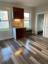 244 E Broadway in Gardner, MA - Foto de edificio - Building Photo