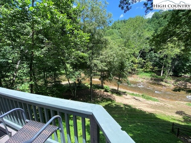 476 Ballou Mills Rd in Grassy Creek, NC - Building Photo - Building Photo