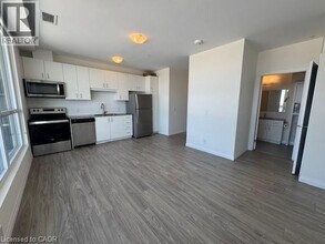 104 Garment St in Kitchener, ON - Building Photo - Building Photo