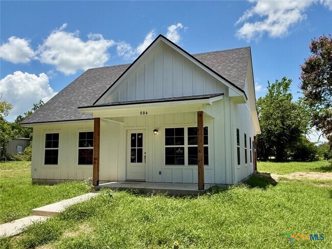 506 N Crockett Ave in Cameron, TX - Building Photo - Building Photo