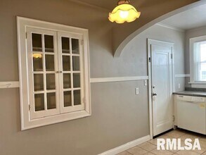 2133 N Division St in Davenport, IA - Building Photo - Building Photo