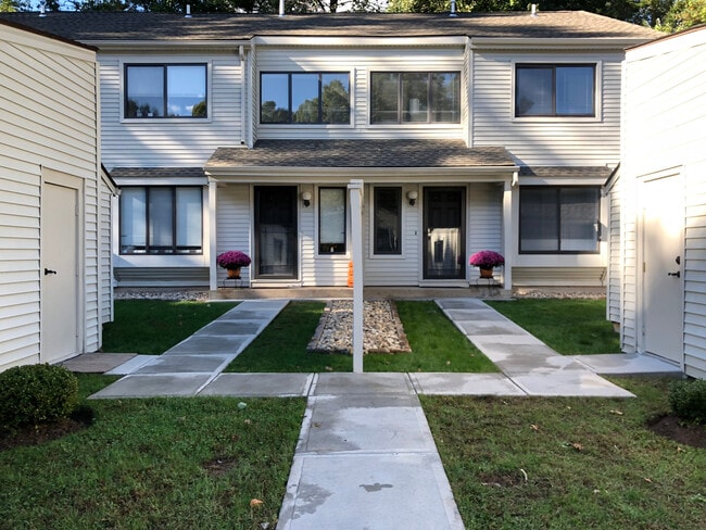 property at 48 Farmington Chase Crescent