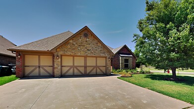 3341 Lakeshire Ridge Way in Edmond, OK - Building Photo - Building Photo