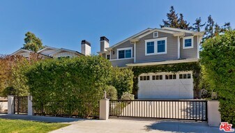 4306 Forman Ave in Los Angeles, CA - Building Photo