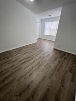 3430 Pinewalk Dr N in Margate, FL - Building Photo