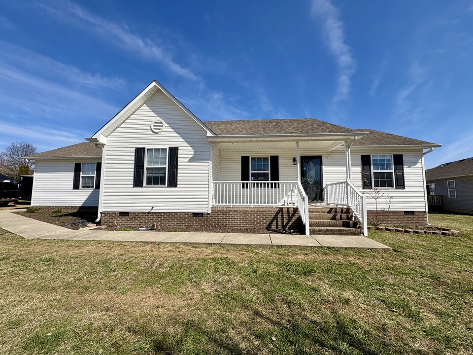 1953 Spears Ln in Columbia, TN - Building Photo