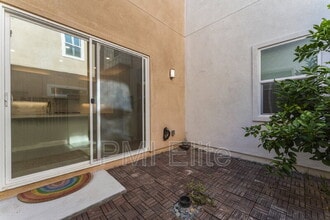 26912 W Winding Trail Ct in Valencia, CA - Building Photo - Building Photo