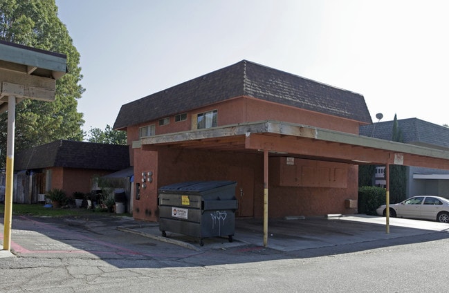 143 Linda Way in Upland, CA - Foto de edificio - Building Photo