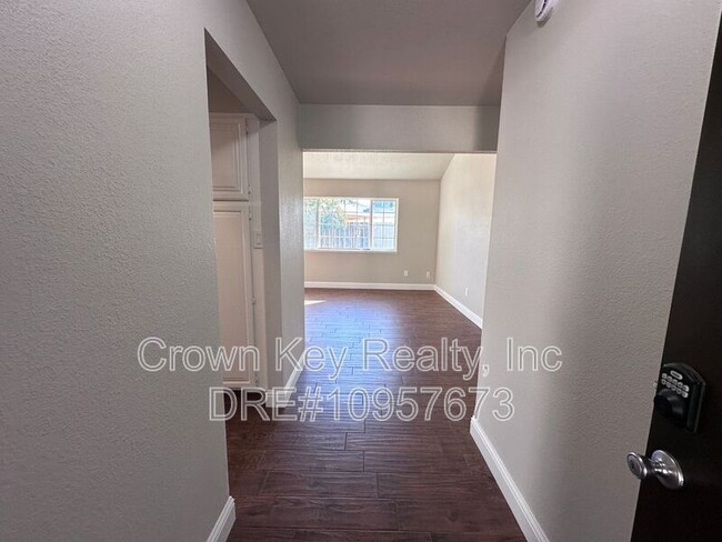 2020 Presidio Ave in Modesto, CA - Building Photo - Building Photo