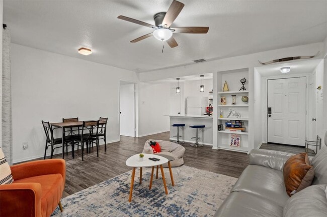 property at 4500 E Oltorf St