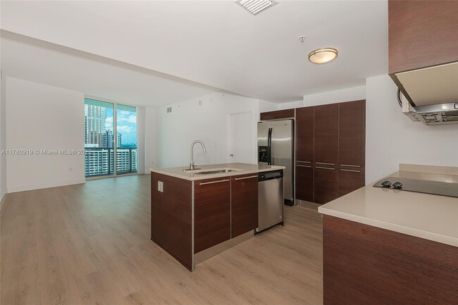 property at 1900 N Bayshore Dr