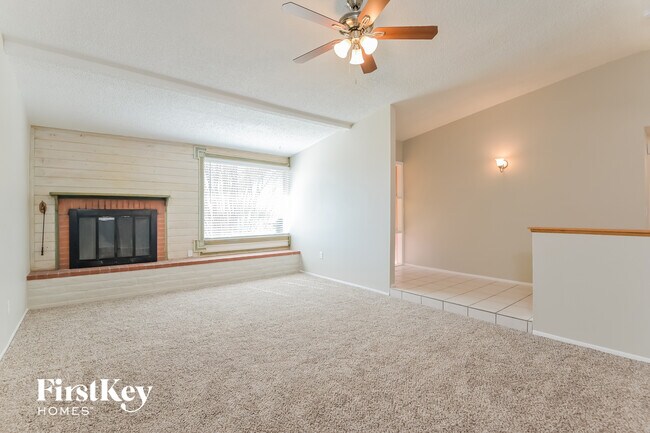 9801 E Domenic Ln in Tucson, AZ - Foto de edificio - Building Photo