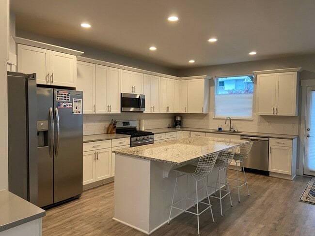 1332 Wasco St in Hood River, OR - Building Photo - Building Photo