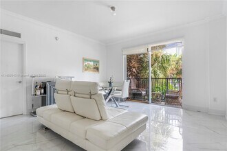 400 SW 2nd St in Miami, FL - Building Photo - Building Photo