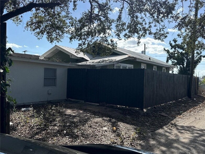 1907 N 49th St, Unit B in Tampa, FL - Building Photo