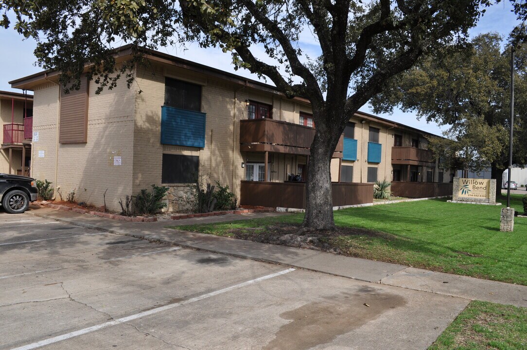 Willow Bend Apartments in Irving, TX - Building Photo