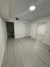 3241 Sabal Palm Manor in Hollywood, FL - Building Photo - Building Photo