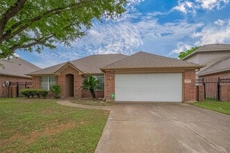 4811 Tracemeadow Dr in Houston, TX - Building Photo - Building Photo