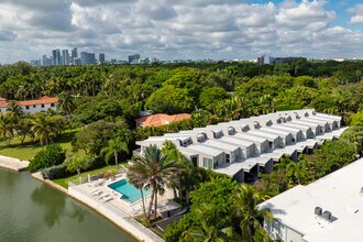 6011 N Bayshore Dr in Miami, FL - Building Photo - Building Photo