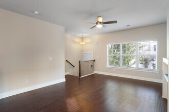 1272 Carbon Ct in Atlanta, GA - Building Photo - Building Photo