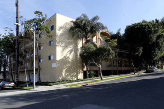 Laguna Vista Apartments in Long Beach, CA - Building Photo - Building Photo