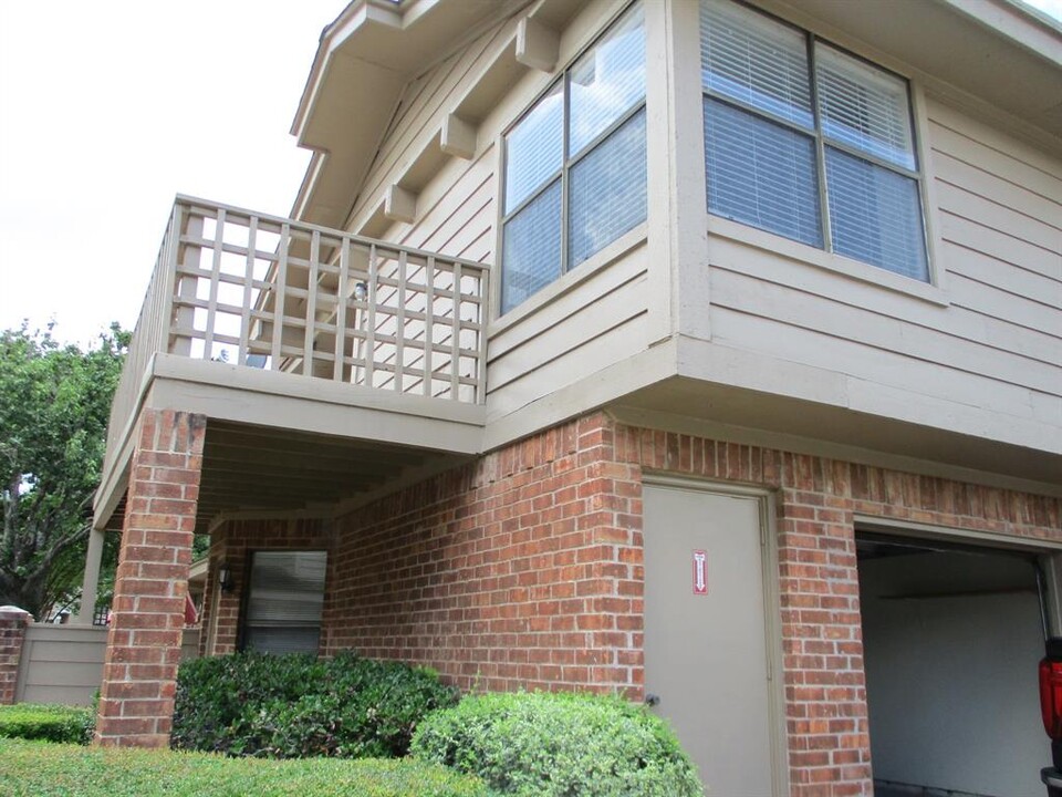 2711 Grants Lake Blvd in Sugar Land, TX - Building Photo