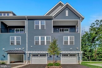 10208 Donatello Dr in Princeton, NJ - Building Photo - Building Photo