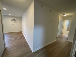 7424 Haskell Ave, Unit 204 in Los Angeles, CA - Building Photo - Building Photo