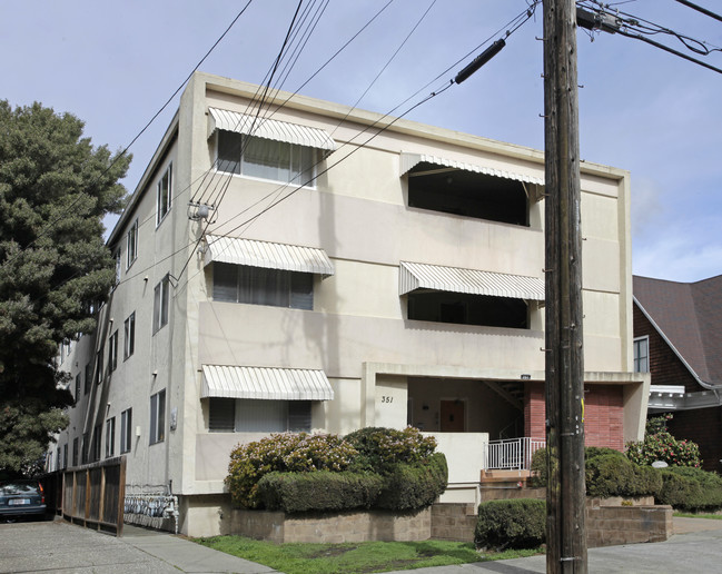 351 Hanover Ave in Oakland, CA - Building Photo - Building Photo