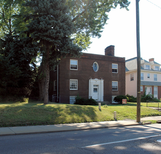 1312 Cleveland Ave NW in Canton, OH - Foto de edificio - Building Photo