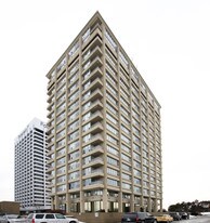 797 Don Mills Rd in Toronto, ON - Building Photo