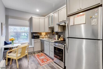 41 The Crescent-Unit -1 in Montclair, NJ - Building Photo - Building Photo
